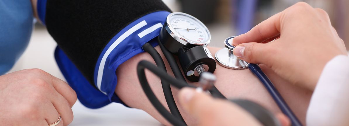 تقييم Option Care Health (OPCH) بعد التحقيق القانوني وخفض توجيهات الإيرادات لعام 2026