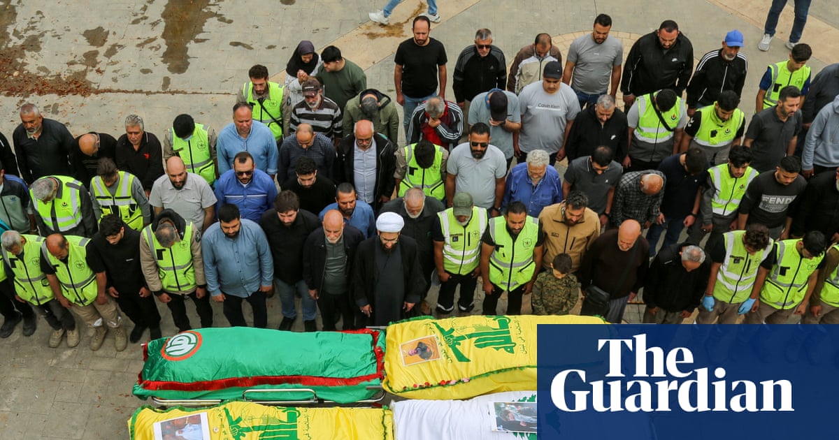 وزارة الصحة اللبنانية تقول إن الغارة الجوية الإسرائيلية قتلت 10 أشخاص، بينهم 6 مسعفين في لبنان