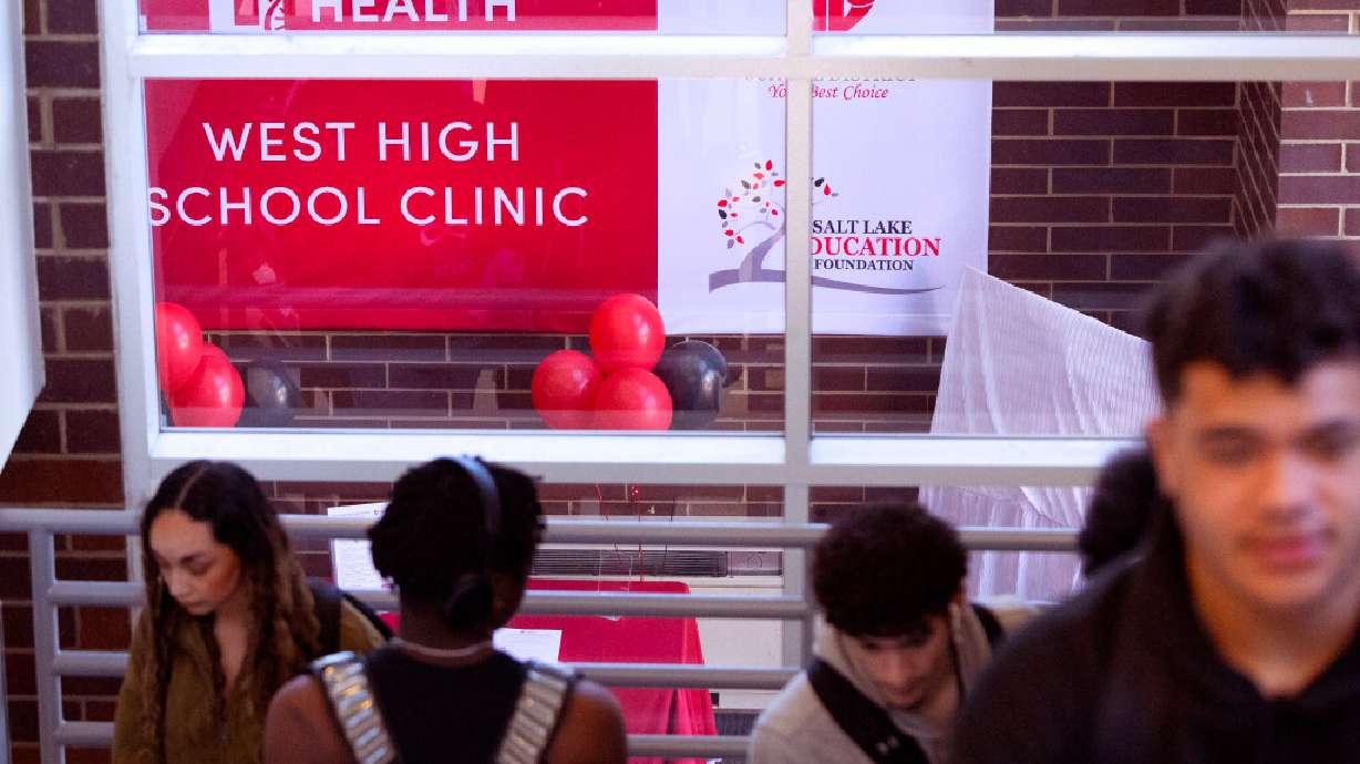 تساعد عيادة West High School على إزالة العوائق التي تحول دون رعاية الصحة العقلية للشباب
